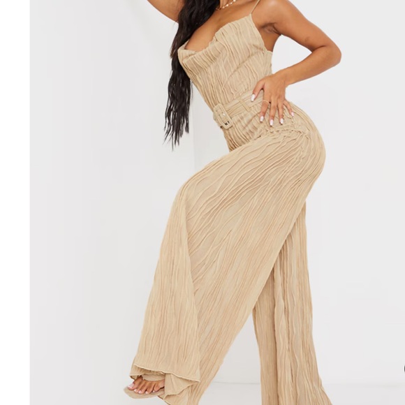 Pretty little thing NWT stone beige textured belted cowl neck wide leg jump suit - Picture 4 of 8